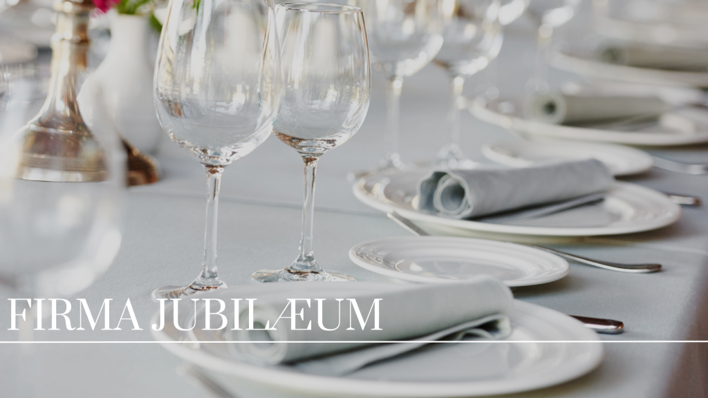 En virksomhed fejrer jubilæum med festligt pyntede lokaler og kollegaer.